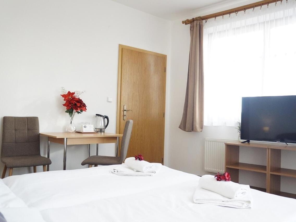 Hotel U Brany Uhersky Brod Exterior photo