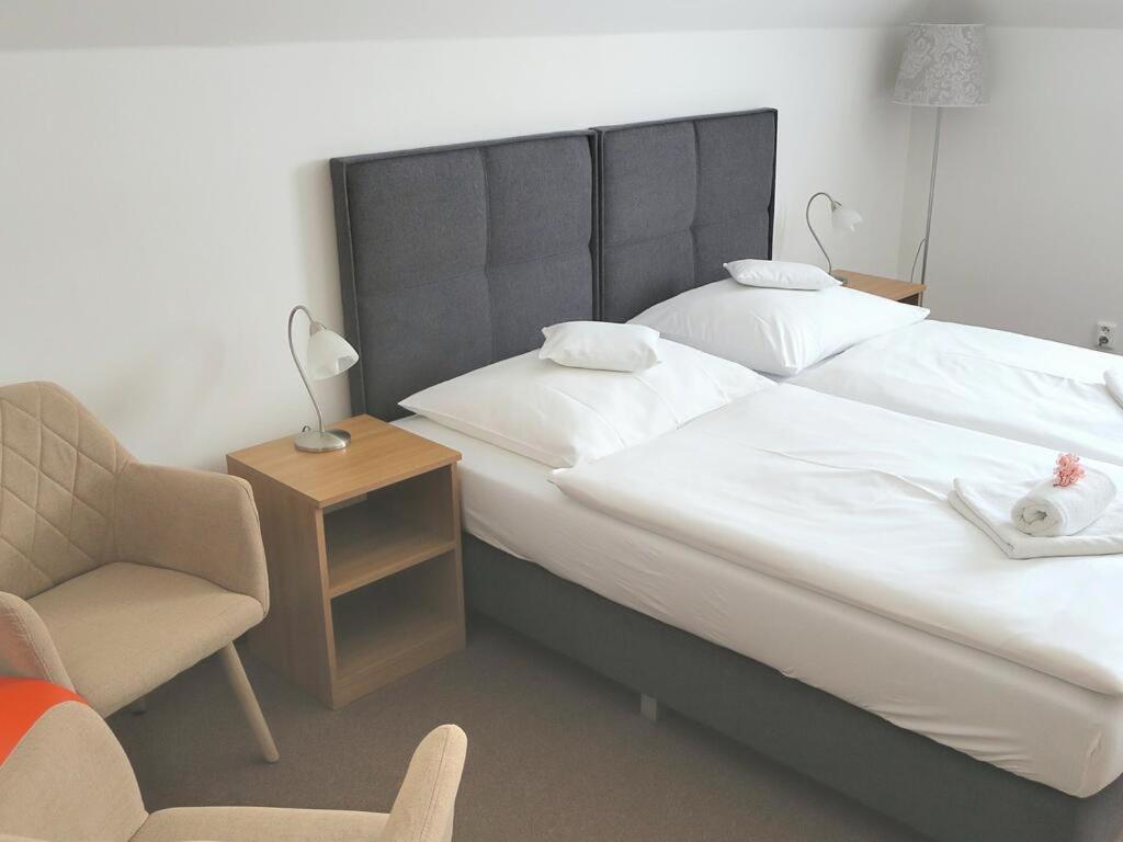 Hotel U Brany Uhersky Brod Exterior photo